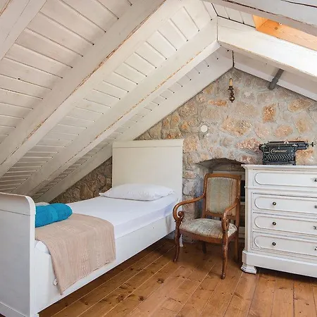 Veli Vrh Villa *